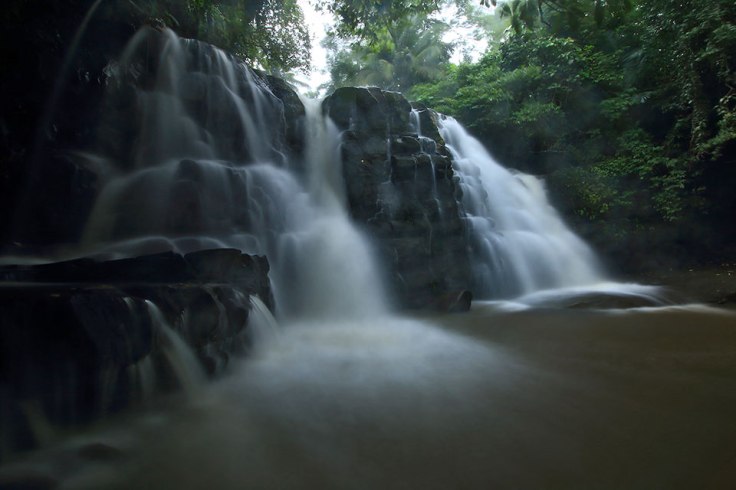 close-up of Dahoyhoy Falls under a rain shower