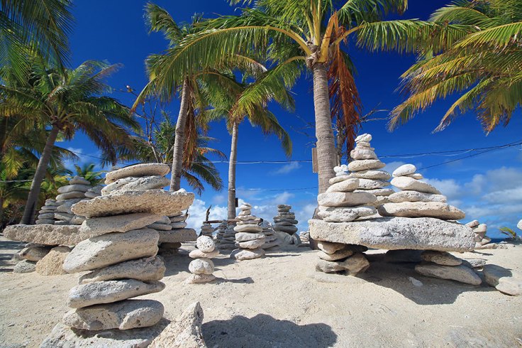 cairns at Cabugao Gamay's eastern beach