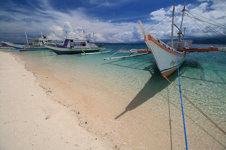 tour boats at Malalison's sandbar